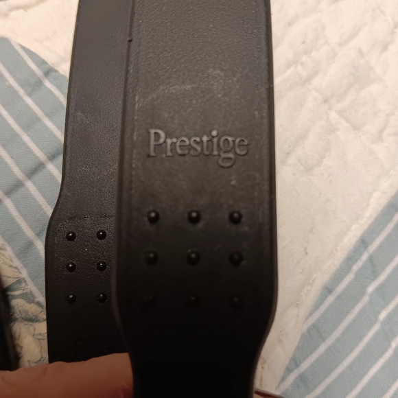 Prestige three piece serving utensils and 2 pc croften wooden utensils - Picture 2 of 2